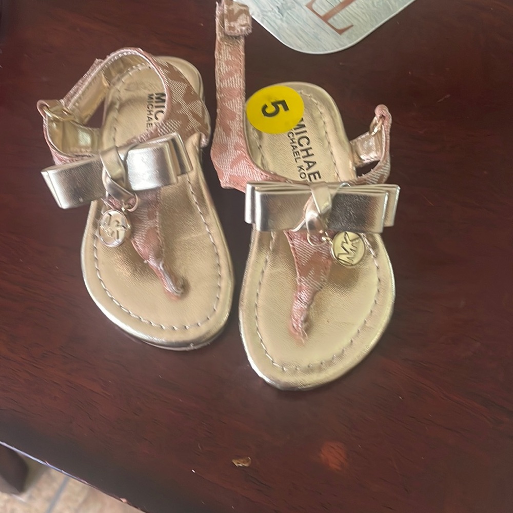 Michael kora sandals sizes 5 color brown for little girls